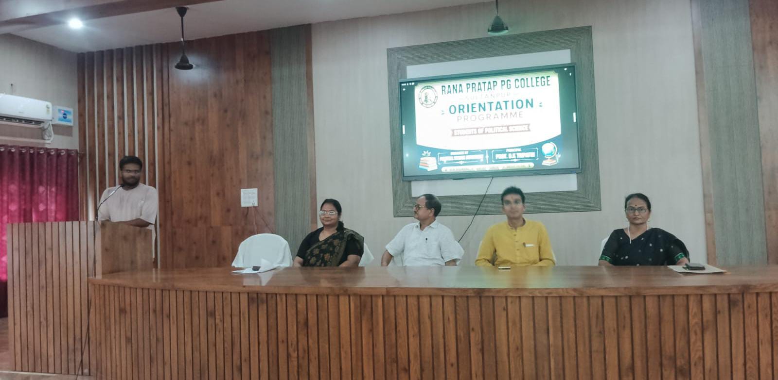 नवप्रवेशित विद्यार्थियों के लिए राजनीति विज्ञान विभाग का ओरिएंटेशन कार्यक्रम आयोजित