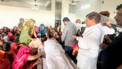 निधन पर श्रद्धांजलि देने पहुँचे शिवपाल यादव