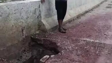 पहली ही बारिश में खुली निर्माण की पोल, तीन करोड़ की लागत बना था पुल