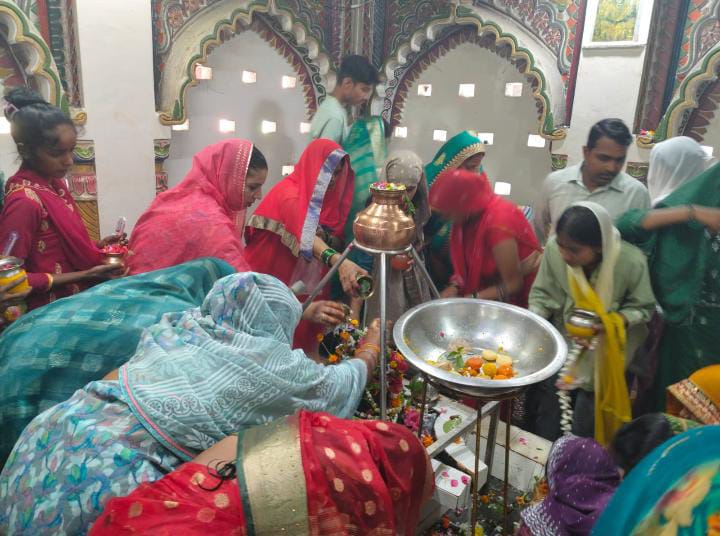 बाबा महेश नाथ धाम प्राचीन मंदिर में उमड़ा आस्था का सैलाब