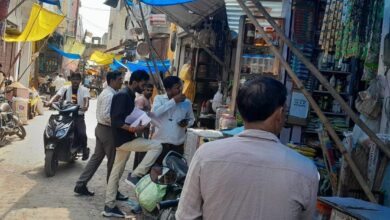 बिजली बकायेदारों पर कार्रवाई: 12 लाख वसूले