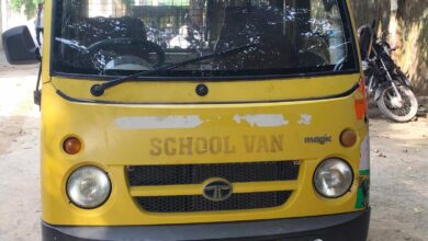बिना दस्ताबेज छात्रों को ढो रही स्कूल वैन सीज