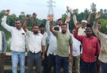 भुसैला तालाब ड्रेन नाला बना मुसीबत, हजारों बीघा धान जलमग्न; ग्रामीणों ने किया प्रदर्शन