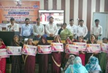 रसोईया सम्मान-कैशलैस चिकित्सा कार्ड वितरण