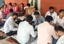 लेखपालों की कलम बंद हड़ताल, अयोध्या में लेखपाल के खिलाफ ट्रैप कार्रवाई का भरथना में विरोध