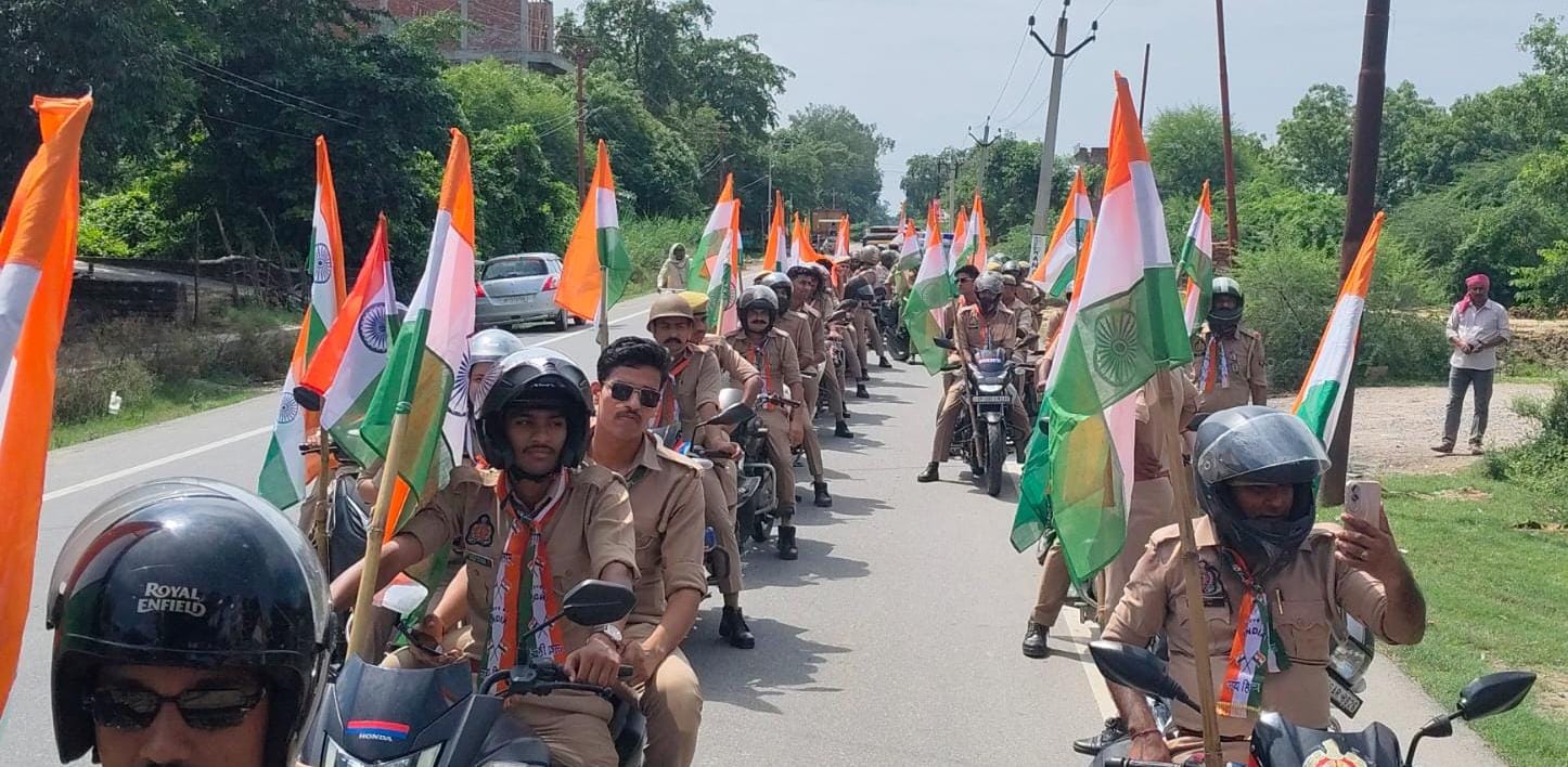 सुरक्षा रक्षकों की तिरंगा यात्रा में दिखी देशभक्ति