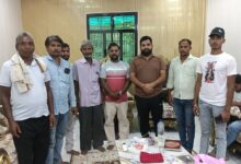 सेवा कार्य में आगे आए आशीष तिवारी, दो जरूरतमंद परिवारों को दी आर्थिक सहायता