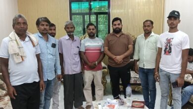 सेवा कार्य में आगे आए आशीष तिवारी, दो जरूरतमंद परिवारों को दी आर्थिक सहायता