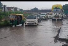 हाईवे सर्विस रोड पर जलभराव: यातायात प्रभावित
