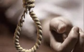 हाईस्कूल की छात्रा फांसी पर झूलती मिली: मौत