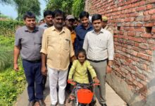 6 साल की समारा की एक शिकायत और बन गई सड़क, डीएम साहब ने गिफ्ट की साइकिल