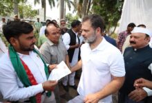 सपा नेता अखिलेश माही ने सांसद राहुल गांधी से कारगिल शहीद राजेंद्र यादव की प्रतिमा लगवाने की मांग