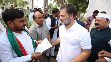 सपा नेता अखिलेश माही ने सांसद राहुल गांधी से कारगिल शहीद राजेंद्र यादव की प्रतिमा लगवाने की मांग