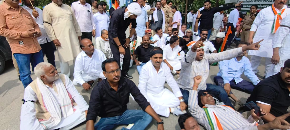 SIR और चुनावी प्रक्रिया के मुद्दे पर कांग्रेस का धरना प्रदर्शन