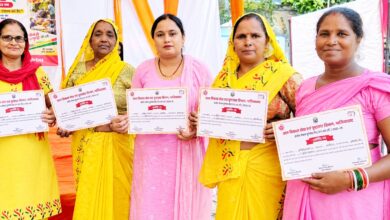 आंगन मिलन सेवा कार्यक्रम में उत्कृष्ट आंगनबाड़ी कार्यकत्रियां सम्मानित