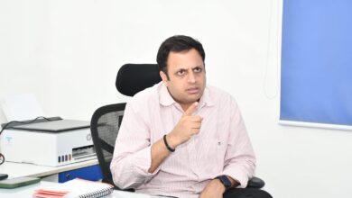 इंदिरापुरम में विकास कार्यों की धीमी रफ्तार पर नगर आयुक्त सख्त