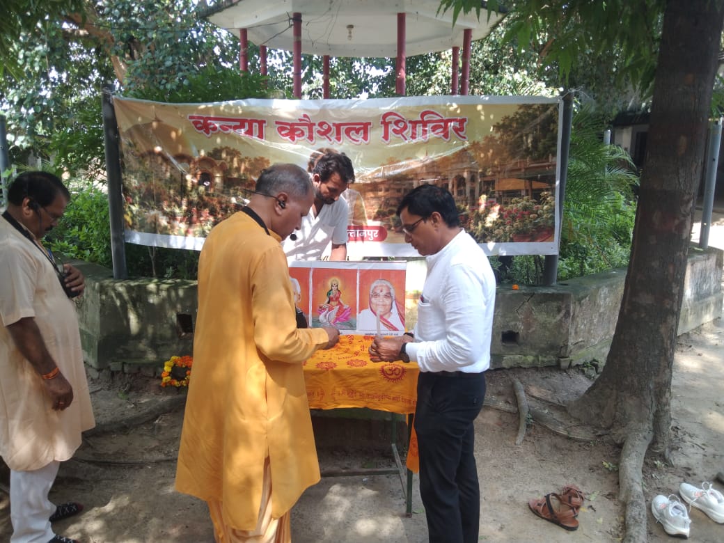 कन्या कौशल शिविर में छात्राओं ने दिखाई प्रतिभा दीप प्रज्वलन से हुआ शुभारंभ