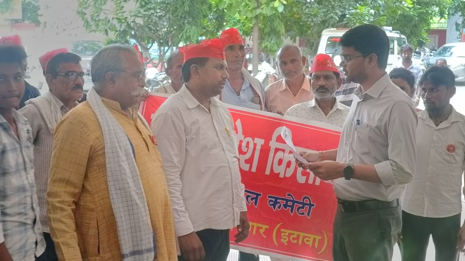 किसान सभा ने जनसमस्याओं को लेकर सौंपा ज्ञापन