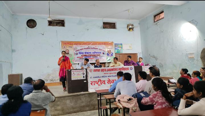 गनपत सहाय पीजी कॉलेज में सेवा संकल्प अभियान के तहत छात्र-छात्राओं ने ली नशे से दूर रहने की शपथ
