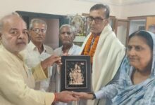 गुरु का सम्मान कर शिष्यों ने निभाई परंपरा