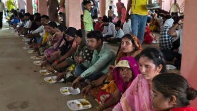 छप्पन भोग दिव्य प्रसाद को उमड़ा श्रद्धालुओं का सैलाब