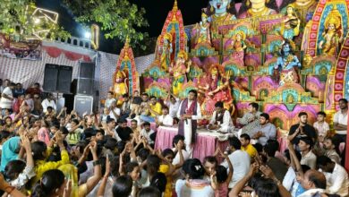 जय-जयकारों से गूंजा पंडाल: भजनों पर झूमे श्रद्धालु