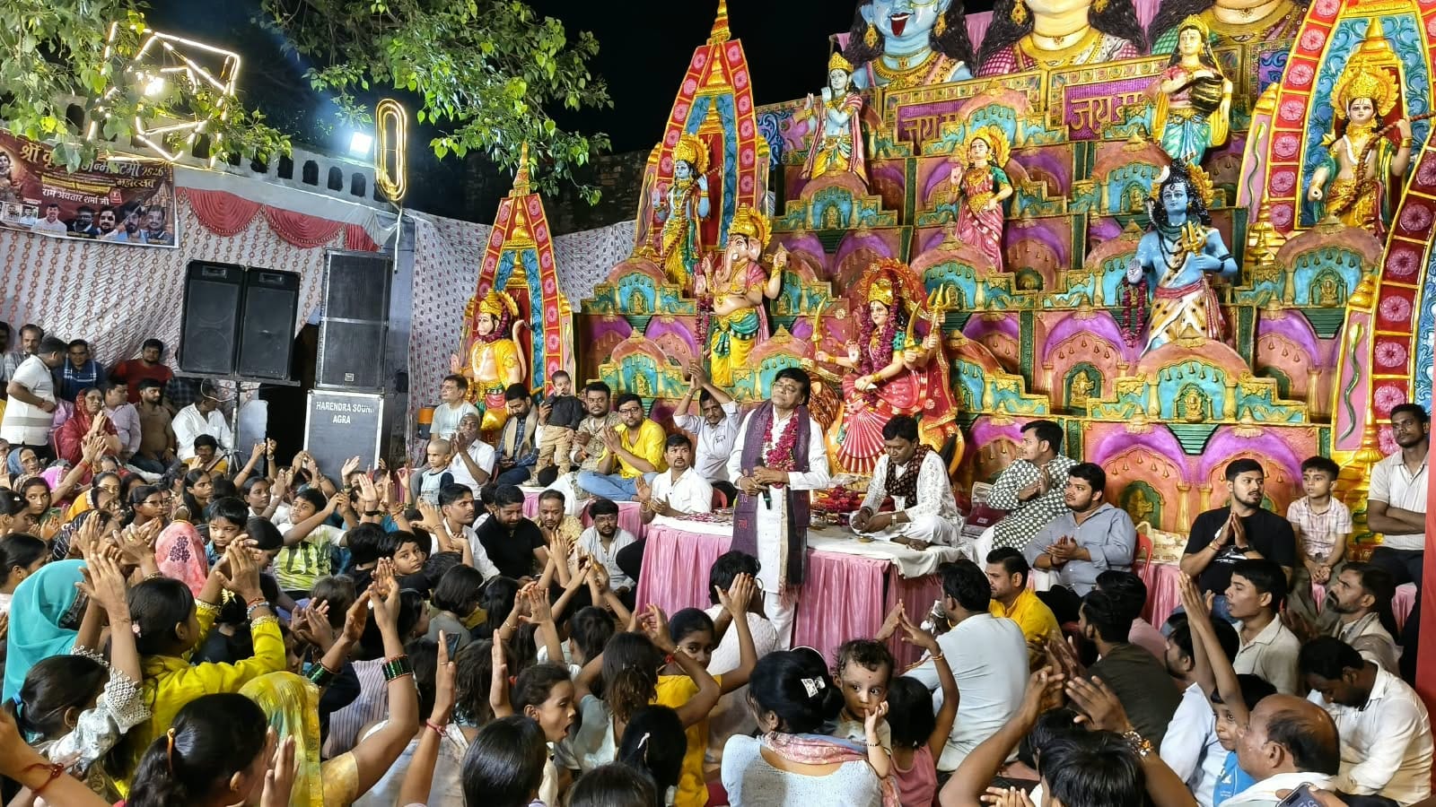 जय-जयकारों से गूंजा पंडाल: भजनों पर झूमे श्रद्धालु