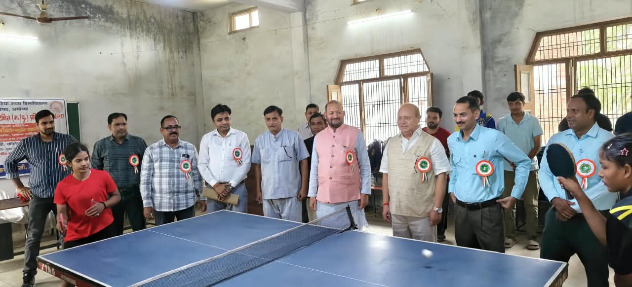 टेबल टेनिस प्रतियोगिता में महिला वर्ग में राणा प्रताप पी.जी. कॉलेज सुल्तानपुर विजेता रही
