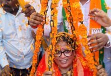 भारतीय जनता पार्टी की राष्ट्रीय उपाध्यक्ष रेखा अरुण वर्मा के लगातार तीसरी बार राष्ट्रीय उपाध्यक्ष बनने के बाद पहली बार लखीमपुर आगमन पर जनपद की सीमा स्थित गांव मरखापुर में कार्यकर्ताओं ने जोरदार स्वागत किया।