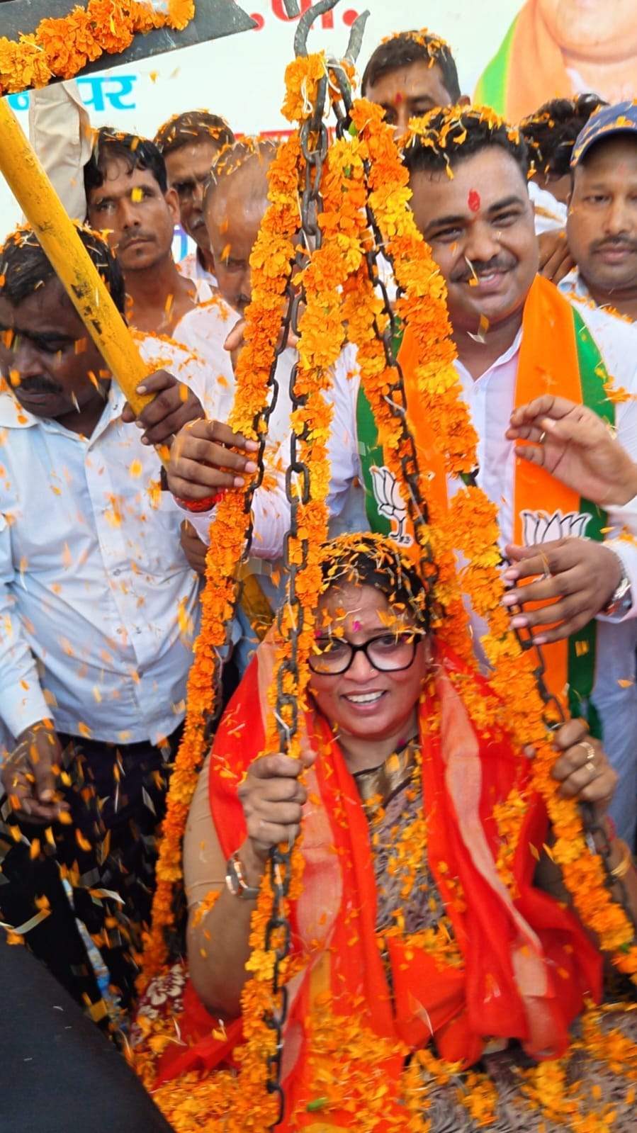भारतीय जनता पार्टी की राष्ट्रीय उपाध्यक्ष रेखा अरुण वर्मा के लगातार तीसरी बार राष्ट्रीय उपाध्यक्ष बनने के बाद पहली बार लखीमपुर आगमन पर जनपद की सीमा स्थित गांव मरखापुर में कार्यकर्ताओं ने जोरदार स्वागत किया।