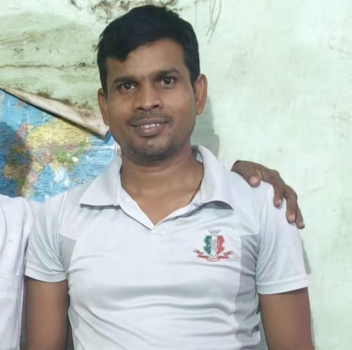 दिन में मजदूरी, रात में पढ़ाई कर प्रदीप वर्मा बने जूनियर असिस्टेंट