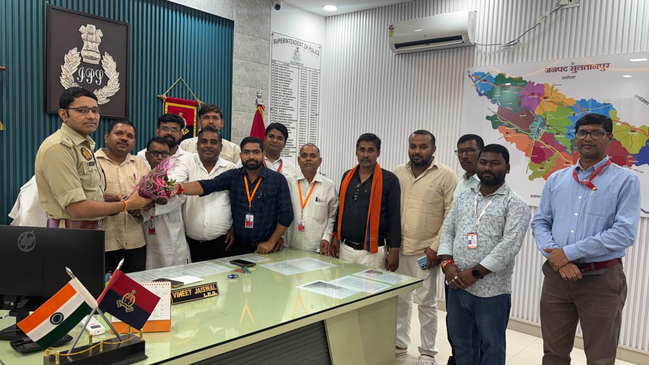 नवागत पुलिस अधीक्षक से गरीब कल्याण सेवा ट्रस्ट के पदाधिकारियों ने की शिष्टाचार भेंट