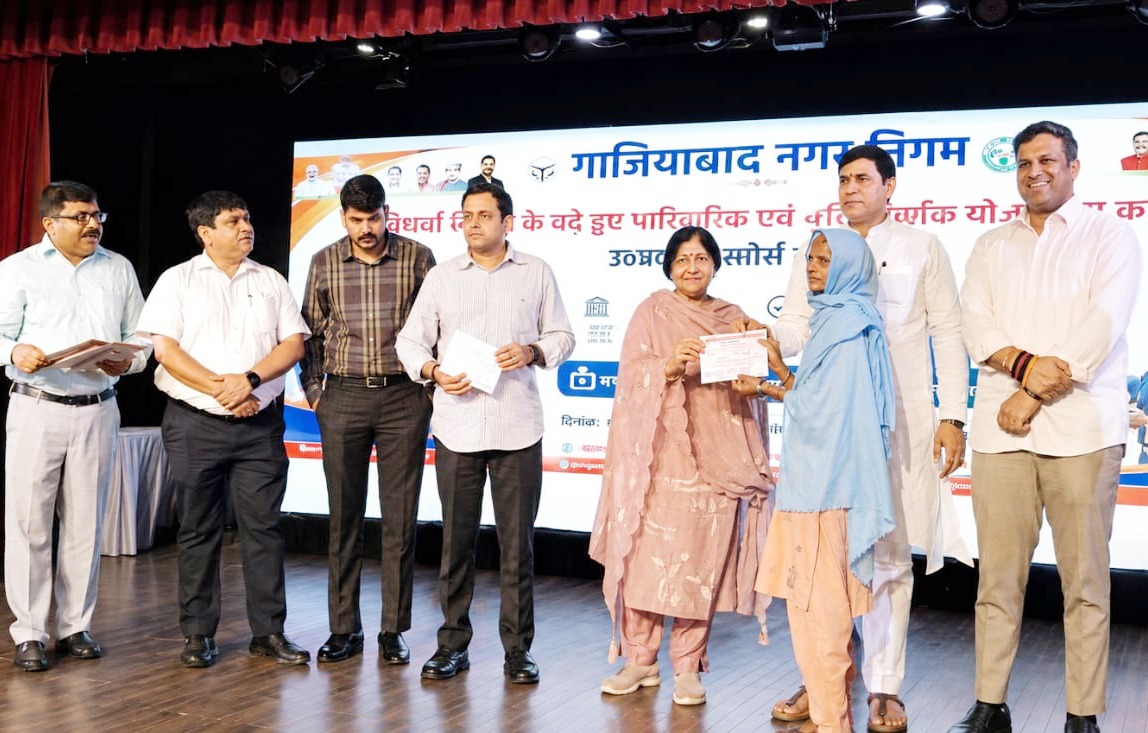 निर्माण श्रमिकों को मिला 21.07 लाख रुपये का लाभ, 77 लाभार्थियों को बांटे गए चेक