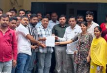 पंचायत सहायकों ने कार्य बहिष्कार कर सौंपा ज्ञापन