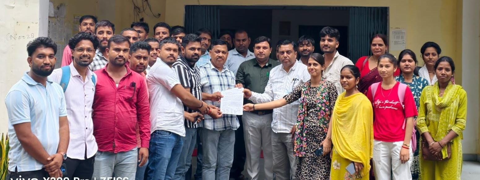 पंचायत सहायकों ने कार्य बहिष्कार कर सौंपा ज्ञापन