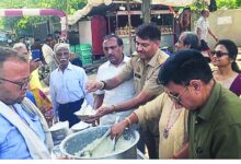 पप्पू चौपाल के आयोजन में बड़ी संख्या में श्रद्धालुओं ने ग्रहण किया प्रसाद, गणमान्य लोगों ने की सेवा