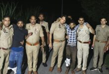 पुलिस मुठभेड़ में दो वांछित आरोपी गिरफ्तार, चोरी का माल और तमंचे बरामद