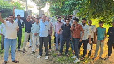 फतेहपुरा बिजली घर का ग्रामीणों ने किया घेराव