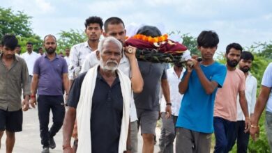 बेटे की अर्थी देख मां ने त्यागे प्राण, एक साथ उठीं मां बेटे की अर्थियां