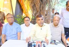 मंदिर के कपाट खुले तो बजरंगबली के चरणों में मिले 4 लड्डू और नारियल