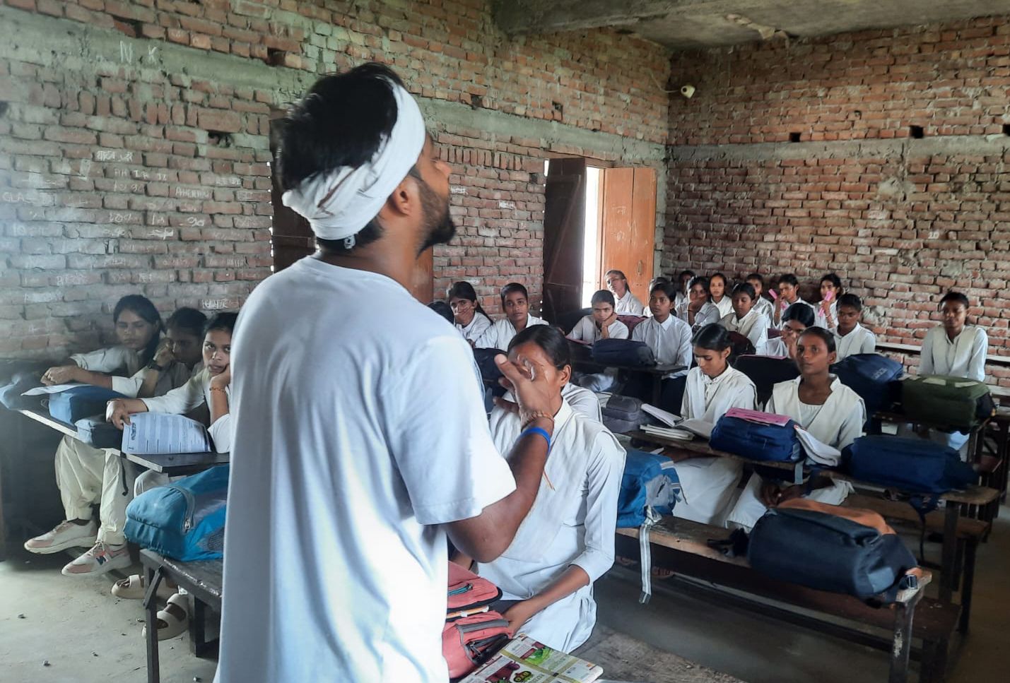 मऊ में आगे बढ़ी Gen Z कनेक्ट यात्रा, कॉलेजों में छात्रों से किया संवाद