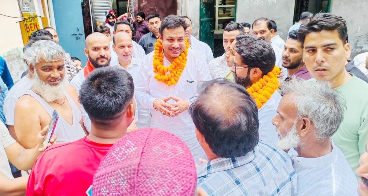 मिर्जापुर वार्ड में सपा का जनसंपर्क अभियान, अभिषेक गर्ग का लोगों ने किया स्वागत