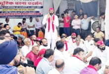 रामानुज दयाल मार्केट के व्यापारियों के धरने को सपा ने दिया समर्थन