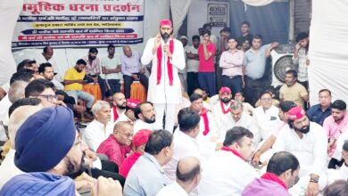 रामानुज दयाल मार्केट के व्यापारियों के धरने को सपा ने दिया समर्थन
