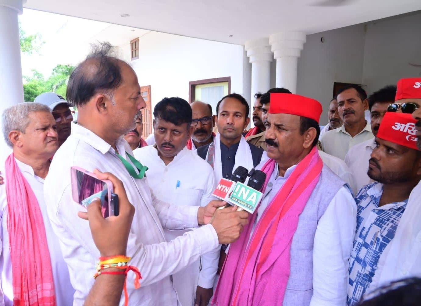 लोकतंत्र और सामाजिक