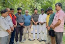 वरिष्ठ पत्रकार व चिकित्सक को नमन कर गोमती मित्रों ने किया श्रमदान