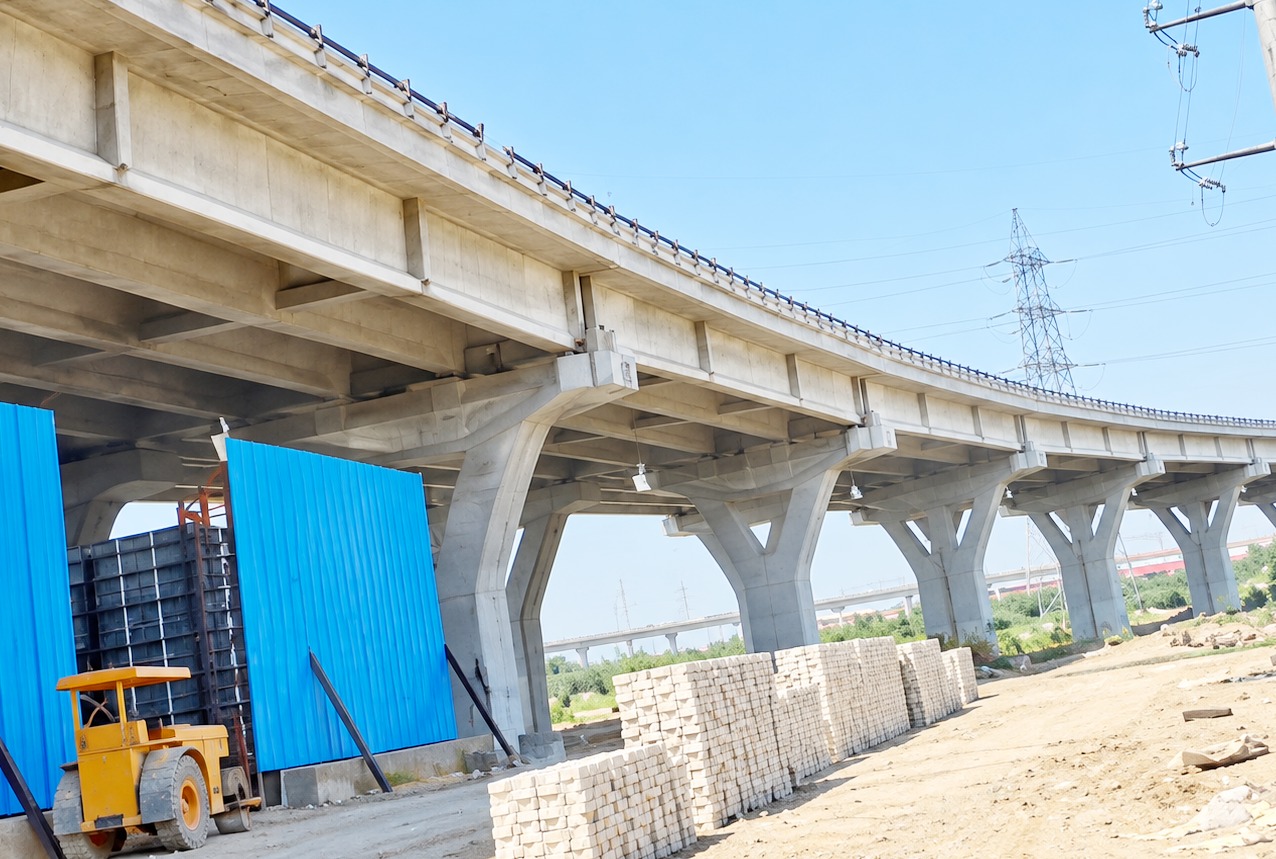 विजयनगर में फ्लाईओवर से युवती ने लगाई छलांग, अस्पताल में भर्ती
