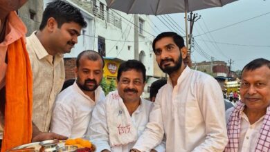 विश्वकर्मा पूजा पर निकली भव्य शोभायात्रा
