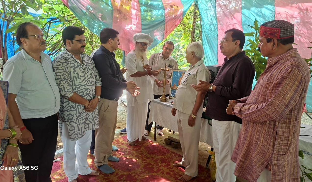 वृक्षारोपण-परिवार मिलन समारोह सम्पन्न