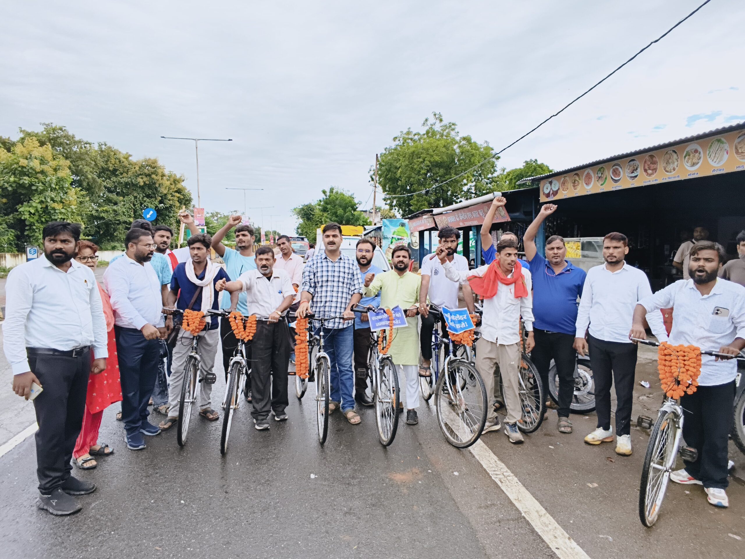 शिक्षा, स्वास्थ्य व रोजगार के मुद्दों पर संवाद के लिए चौरी-चौरा से निकली यात्रा पहुंची रायबरेली